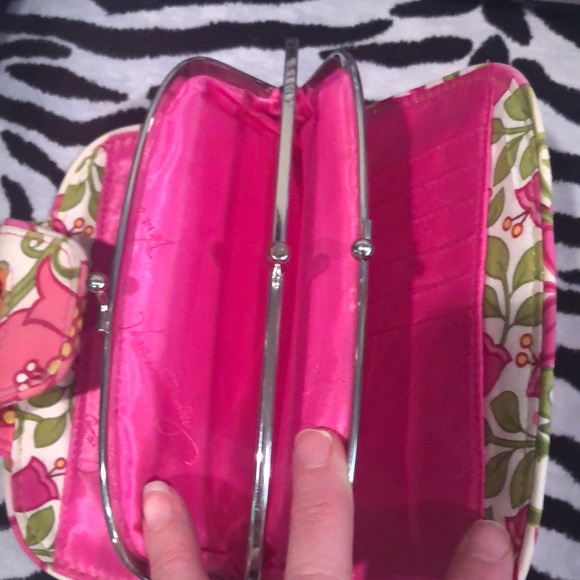 Vera Bradley Floral wallet with 12 credit card slots - Picture 4 of 5